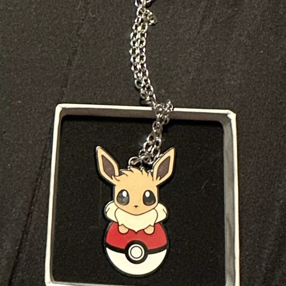 Source Unknown Other - Eevee chain Pikachu
